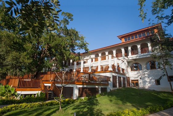 sanctum inle resort restaurant